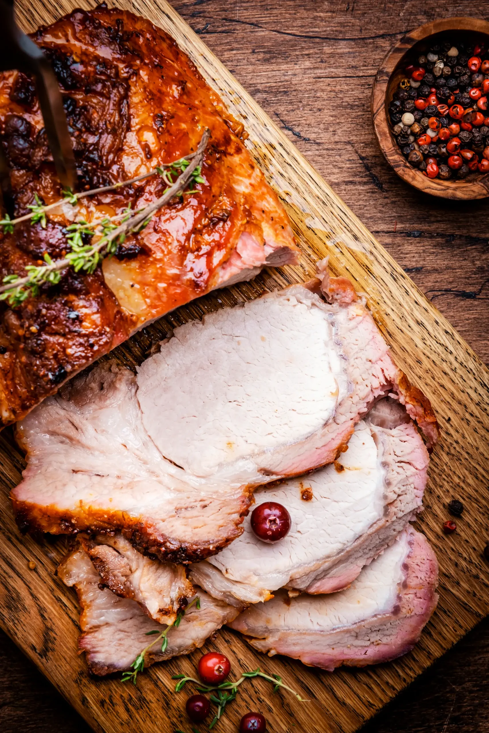 Schweinebraten auf einen Brett